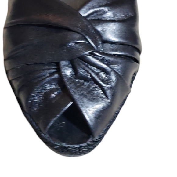 Sesto Meucci Black Flats with Pleated Design - Picture 7 of 15